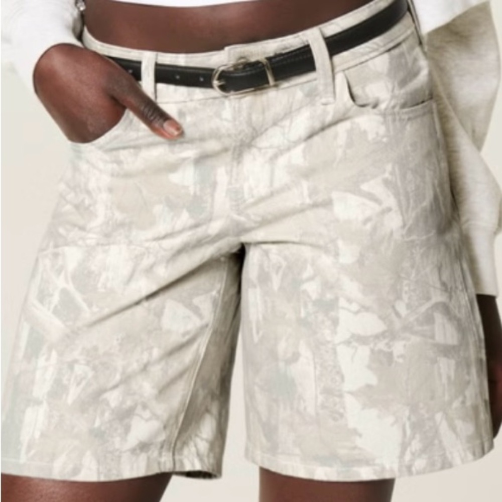 🆕NWT Hollister Women’s low rise camo Jort